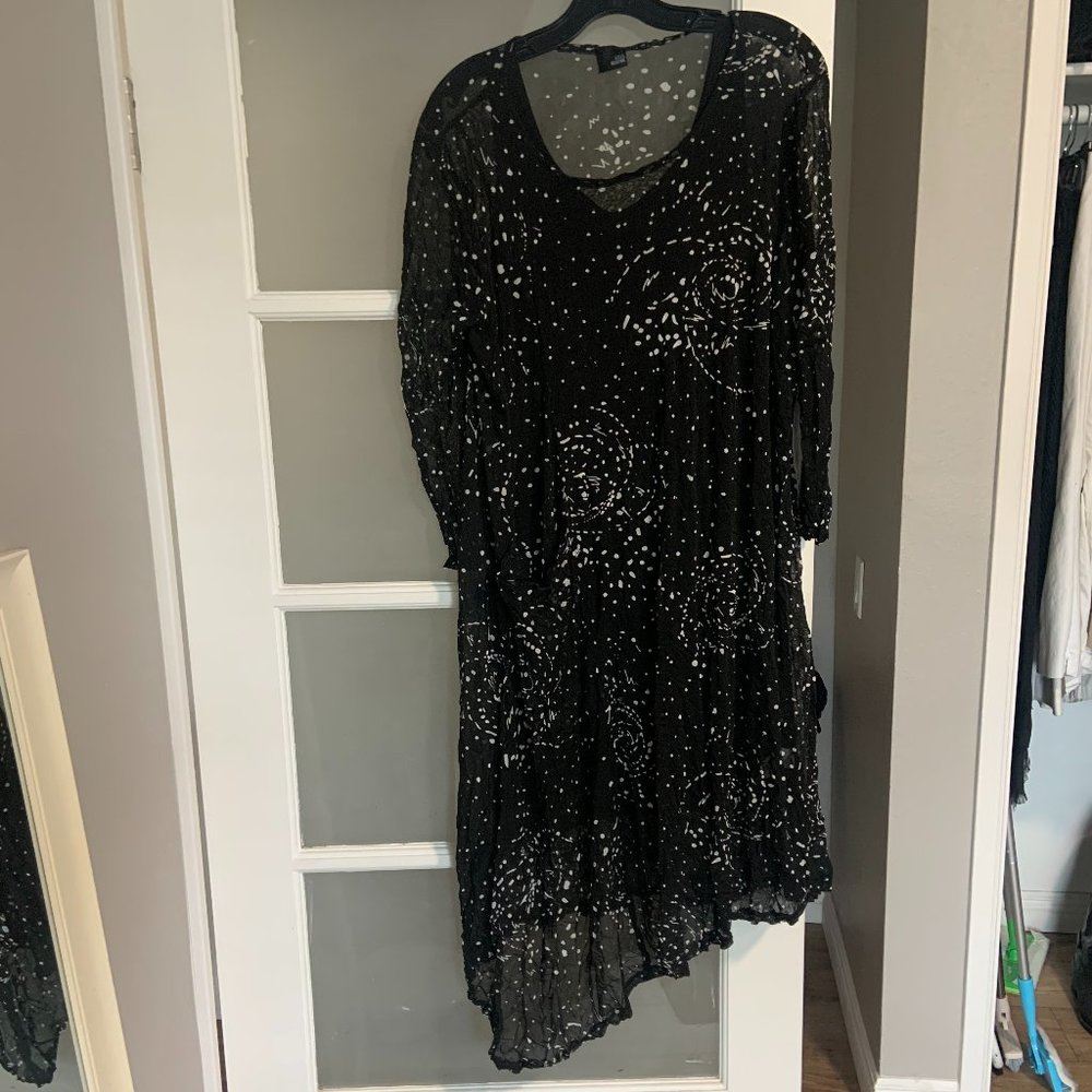 Lisa Bayne Black & White Abstract Asymmetrical Crinkle Mesh L Dress & Slip New